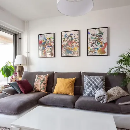 Amazing 38m2 Apartment, With Balcony, In 19e District *