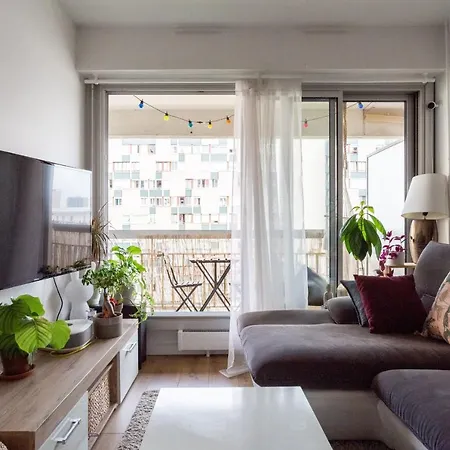 Amazing 38m2 Apartment, With Balcony, In 19e District